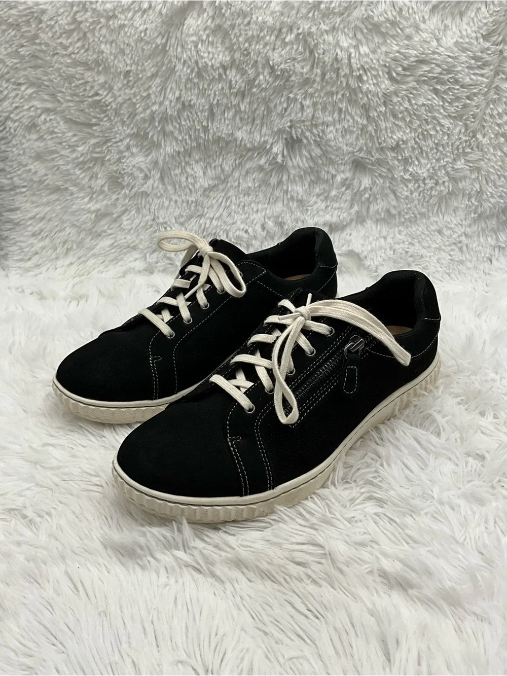 Clarks Collection Sneakers Size 11W Black w/ White Soles and Laces Zip Side